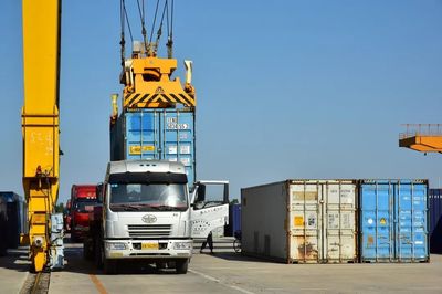 突破1000万吨!新疆铁路国境站进出口过货增长显著