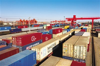 二连浩特铁路口岸机械进出口激增，运量同比提升64.9%